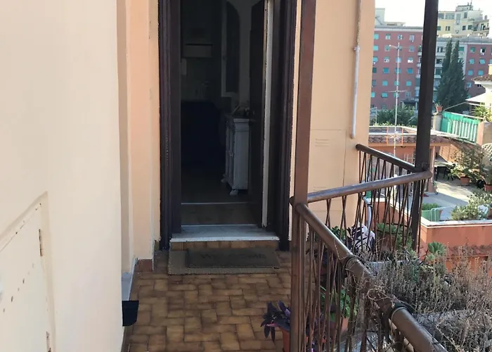 Top-floor Apartment, 4 Metro Stops From The Colosseum דירה *