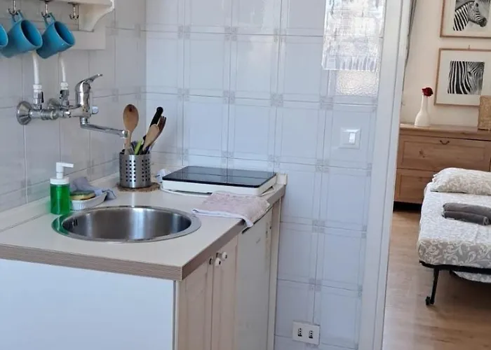 Top-floor Apartment, 4 Metro Stops From The Colosseum *