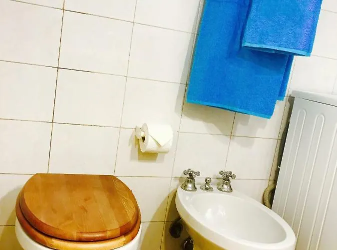 Top-floor Apartment, 4 Metro Stops From The Colosseum דירה