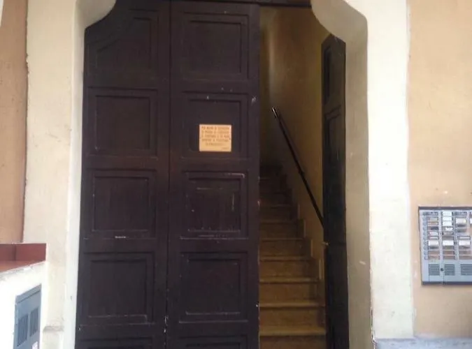 Top-floor Apartment, 4 Metro Stops From The Colosseum דירה רומא