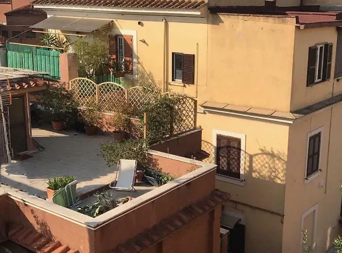 Top-floor Apartment, 4 Metro Stops From The Colosseum דירה *