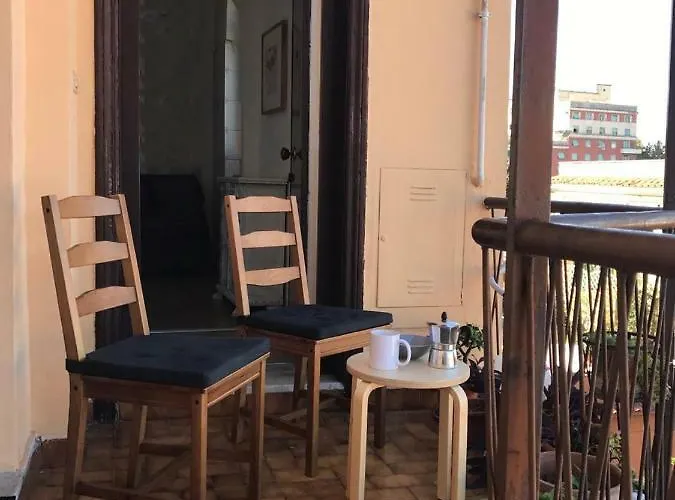 Top-floor Apartment, 4 Metro Stops From The Colosseum דירה