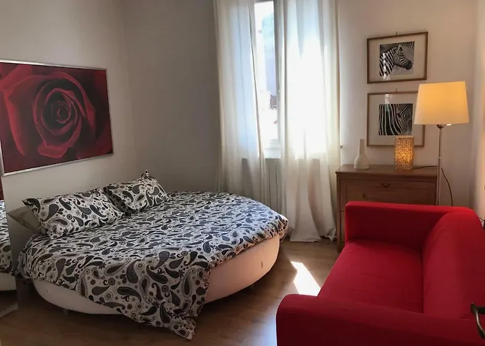 Top-floor Apartment, 4 Metro Stops From The Colosseum * Roma