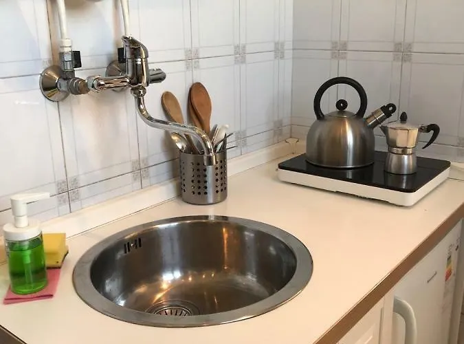 Top-floor Apartment, 4 Metro Stops From The Colosseum * Roma